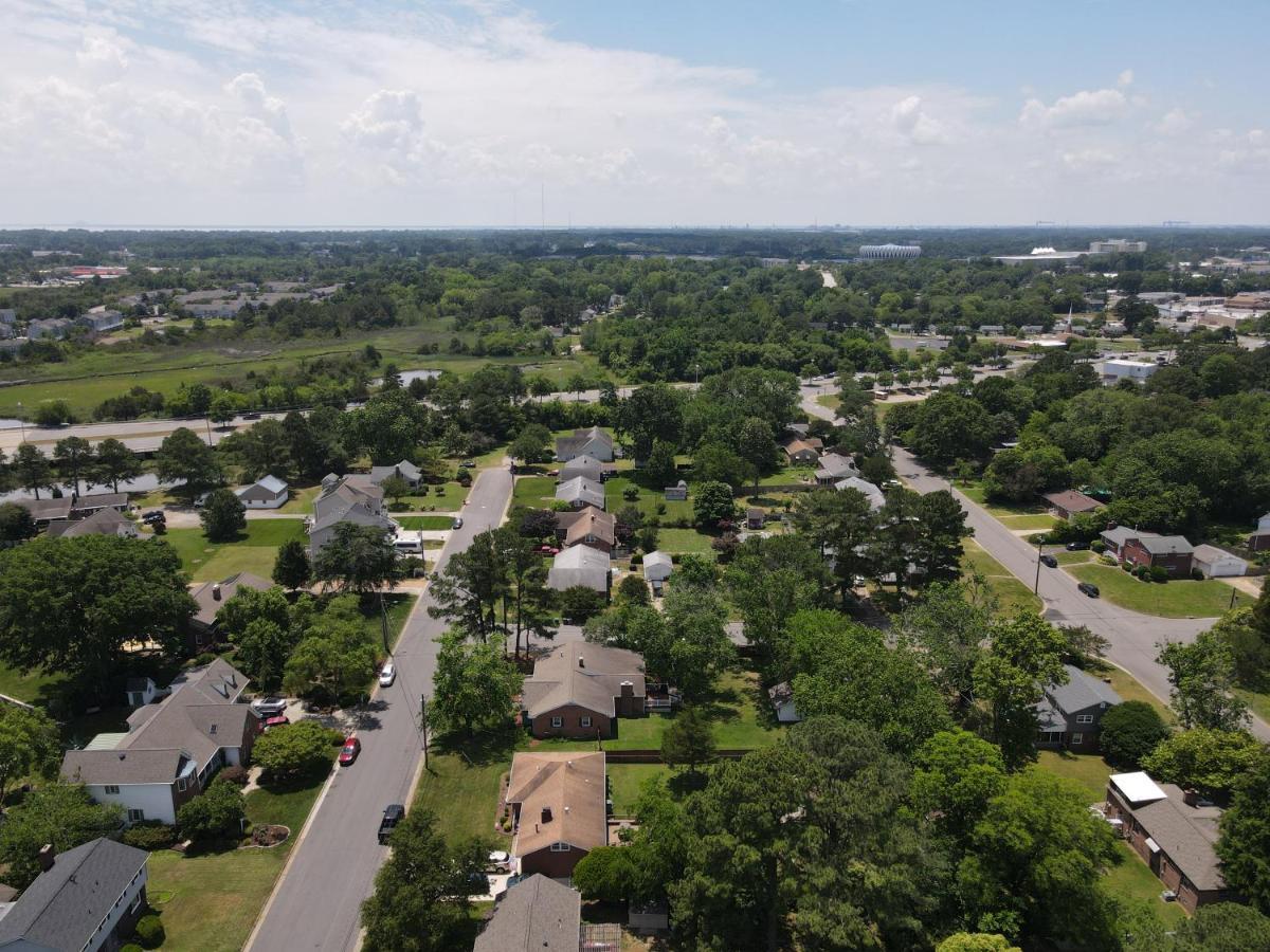 Luxury Home 5 Bedroom 3 Ba Near Beaches And Venues Hampton Exterior foto